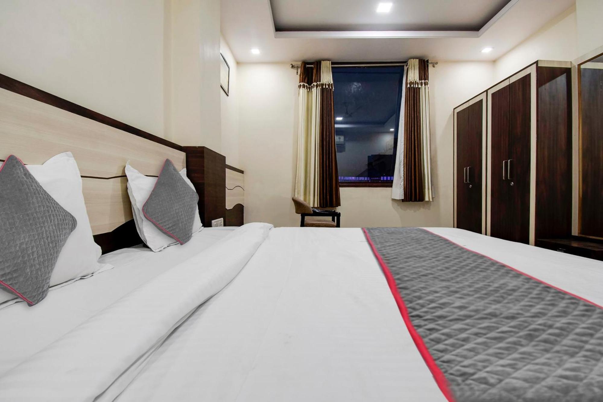 Capital O Pink Peral Hotel Dzsaipur Kültér fotó