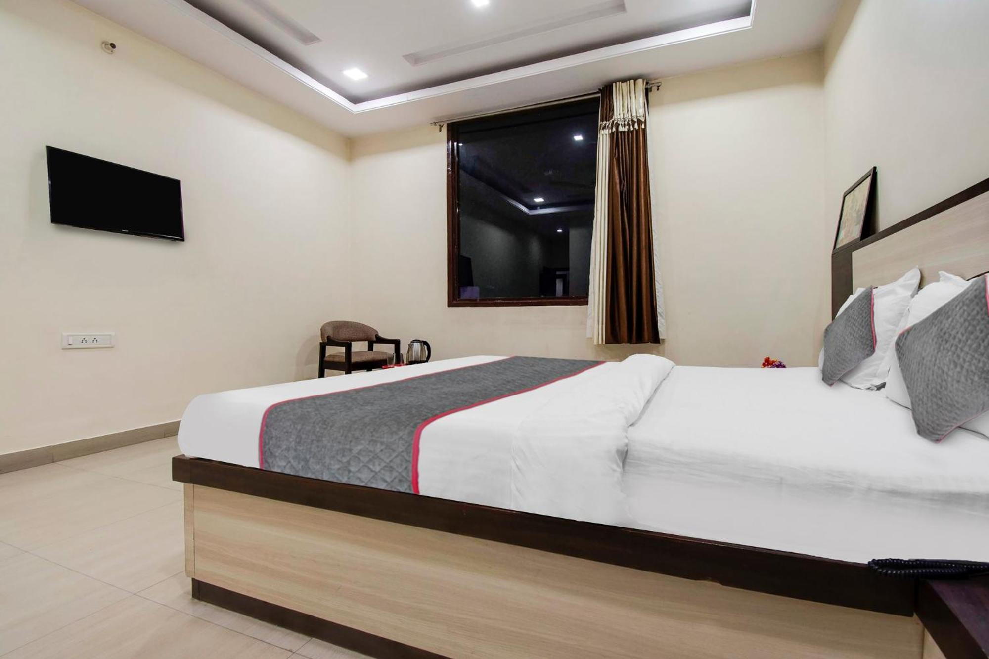 Capital O Pink Peral Hotel Dzsaipur Kültér fotó