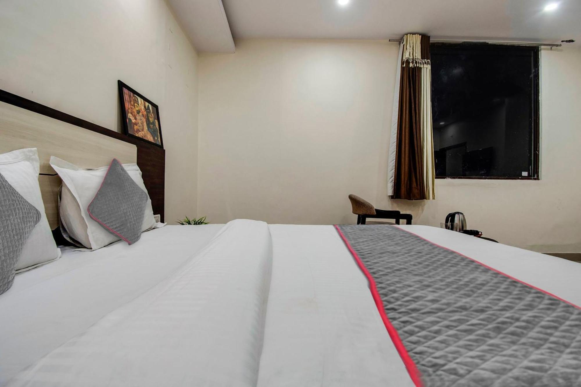 Capital O Pink Peral Hotel Dzsaipur Kültér fotó