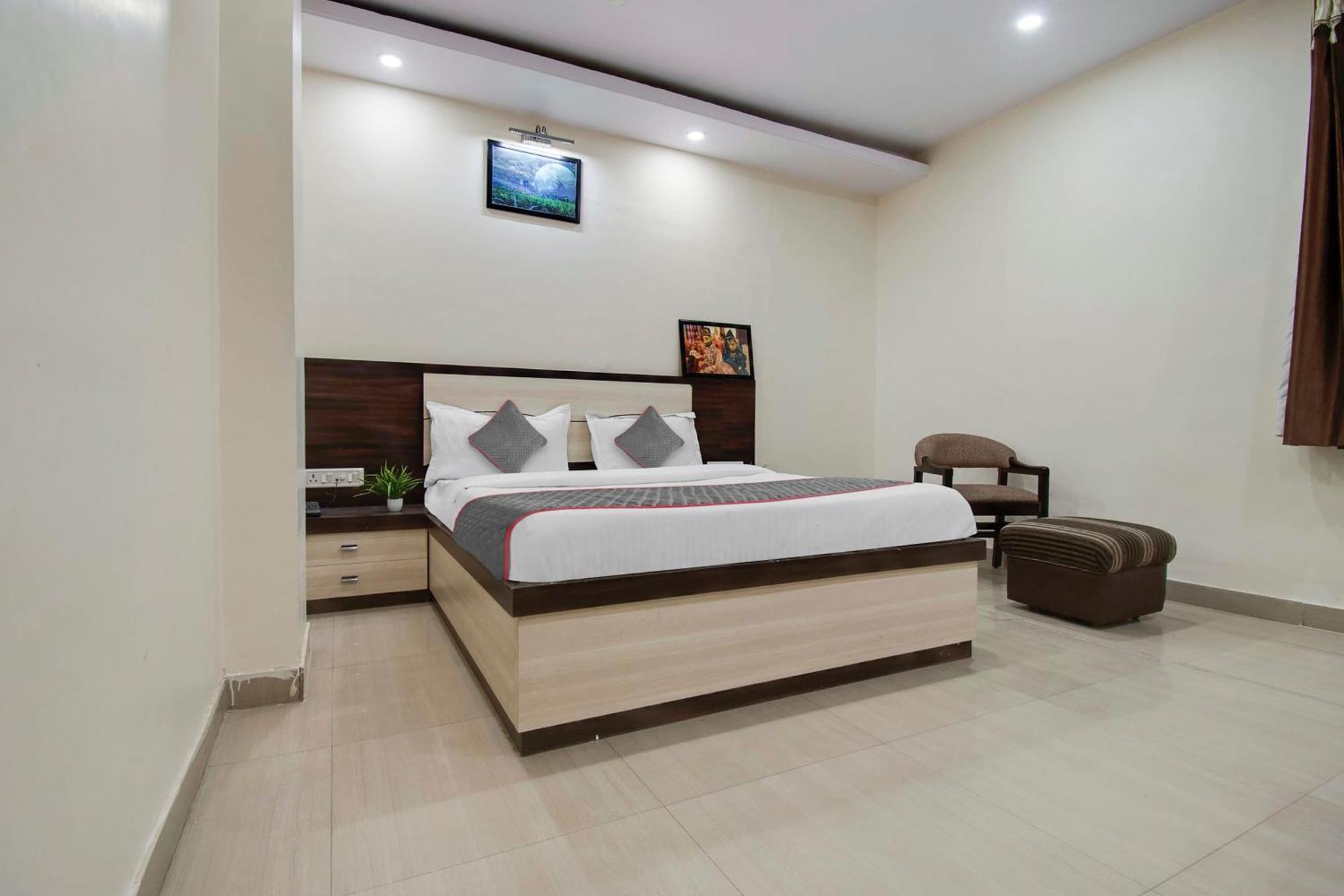 Capital O Pink Peral Hotel Dzsaipur Kültér fotó