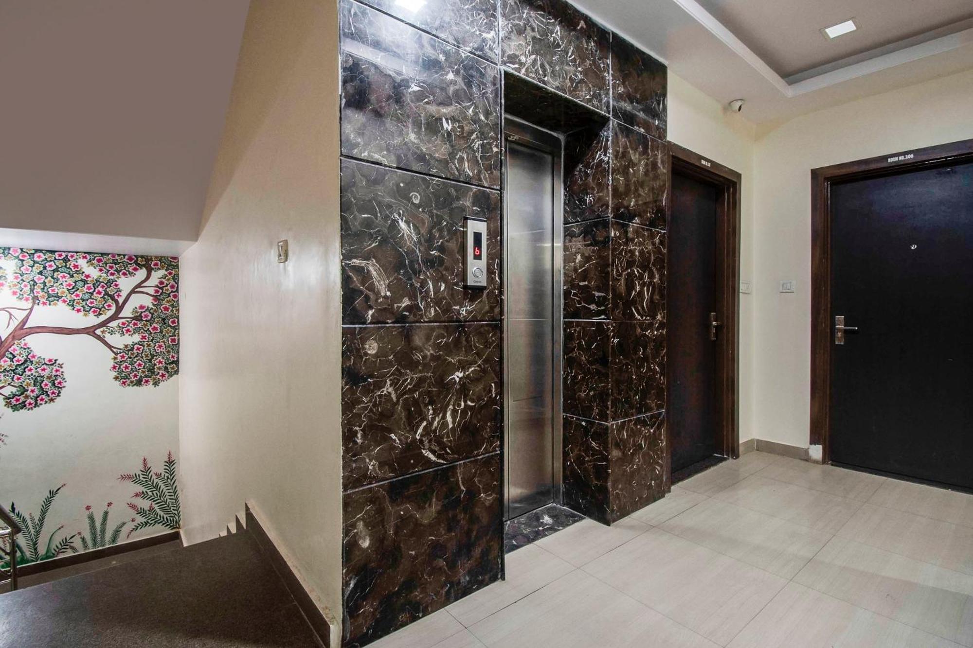 Capital O Pink Peral Hotel Dzsaipur Kültér fotó