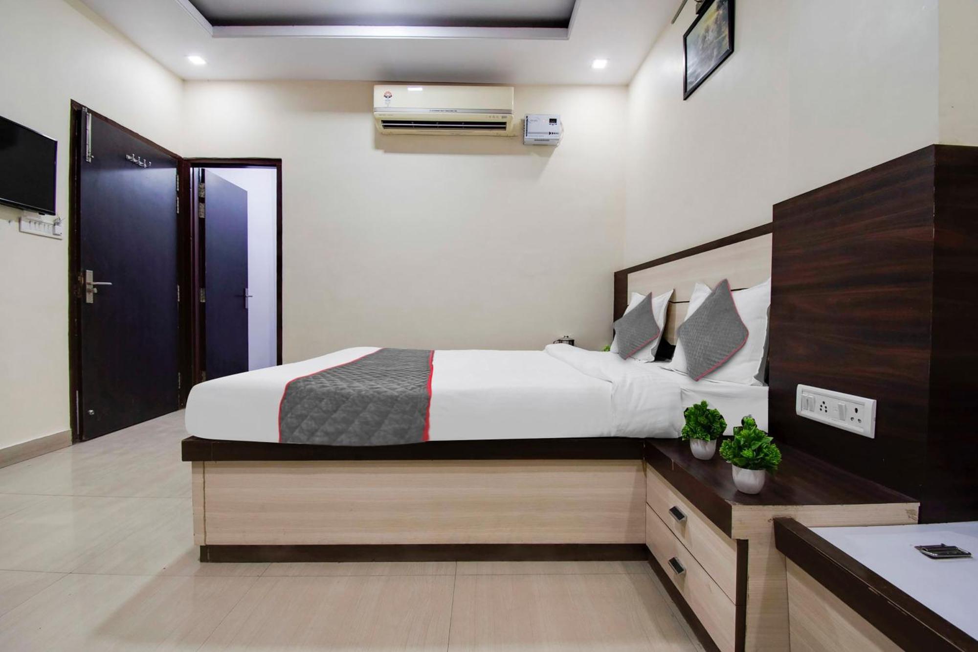 Capital O Pink Peral Hotel Dzsaipur Kültér fotó
