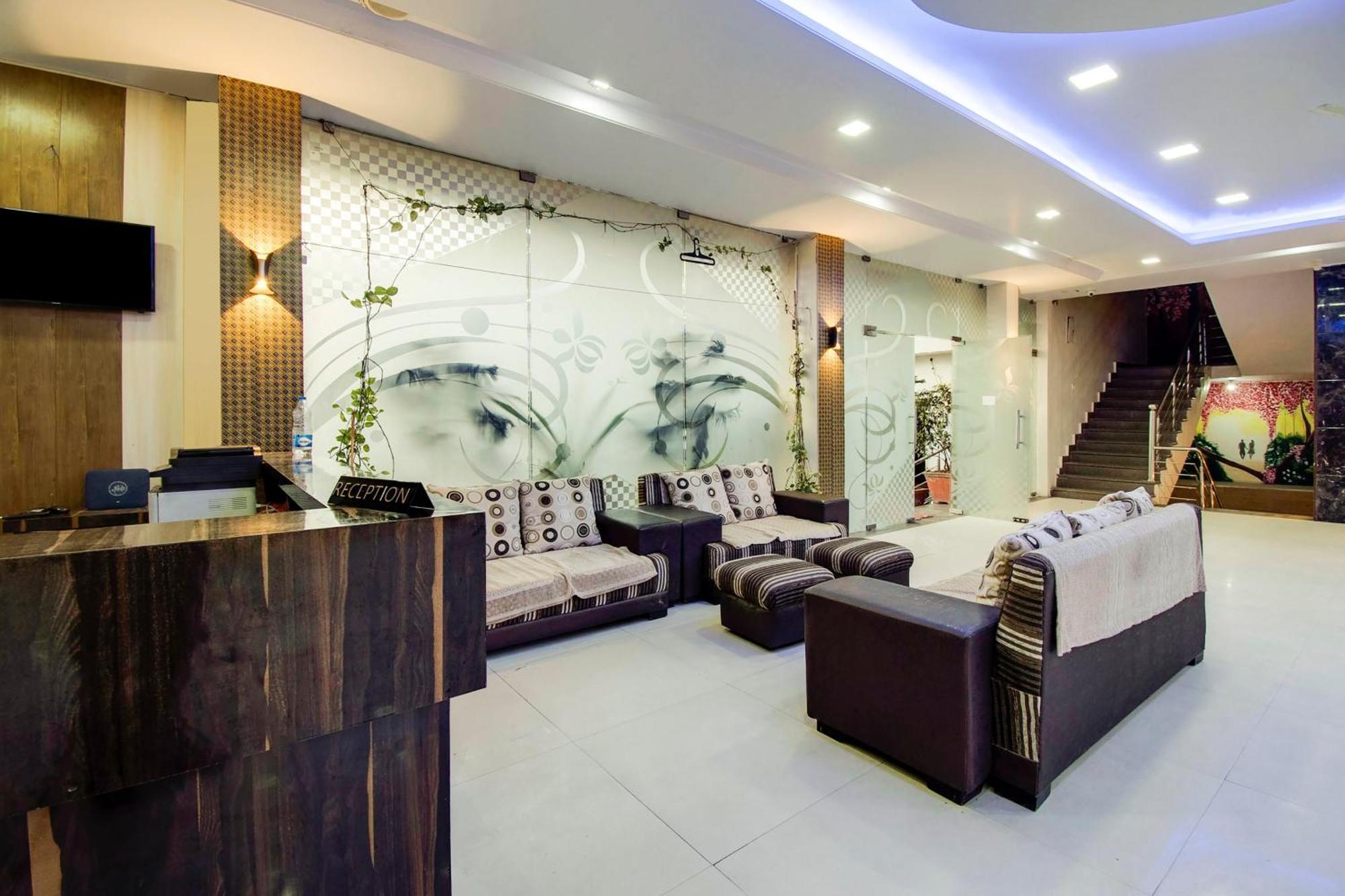 Capital O Pink Peral Hotel Dzsaipur Kültér fotó