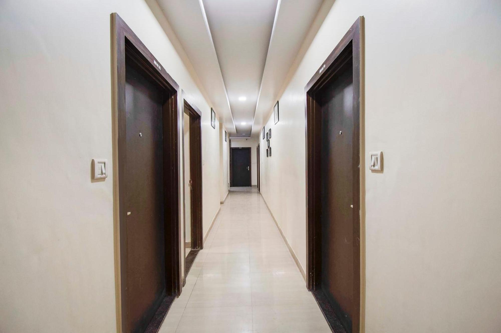 Capital O Pink Peral Hotel Dzsaipur Kültér fotó