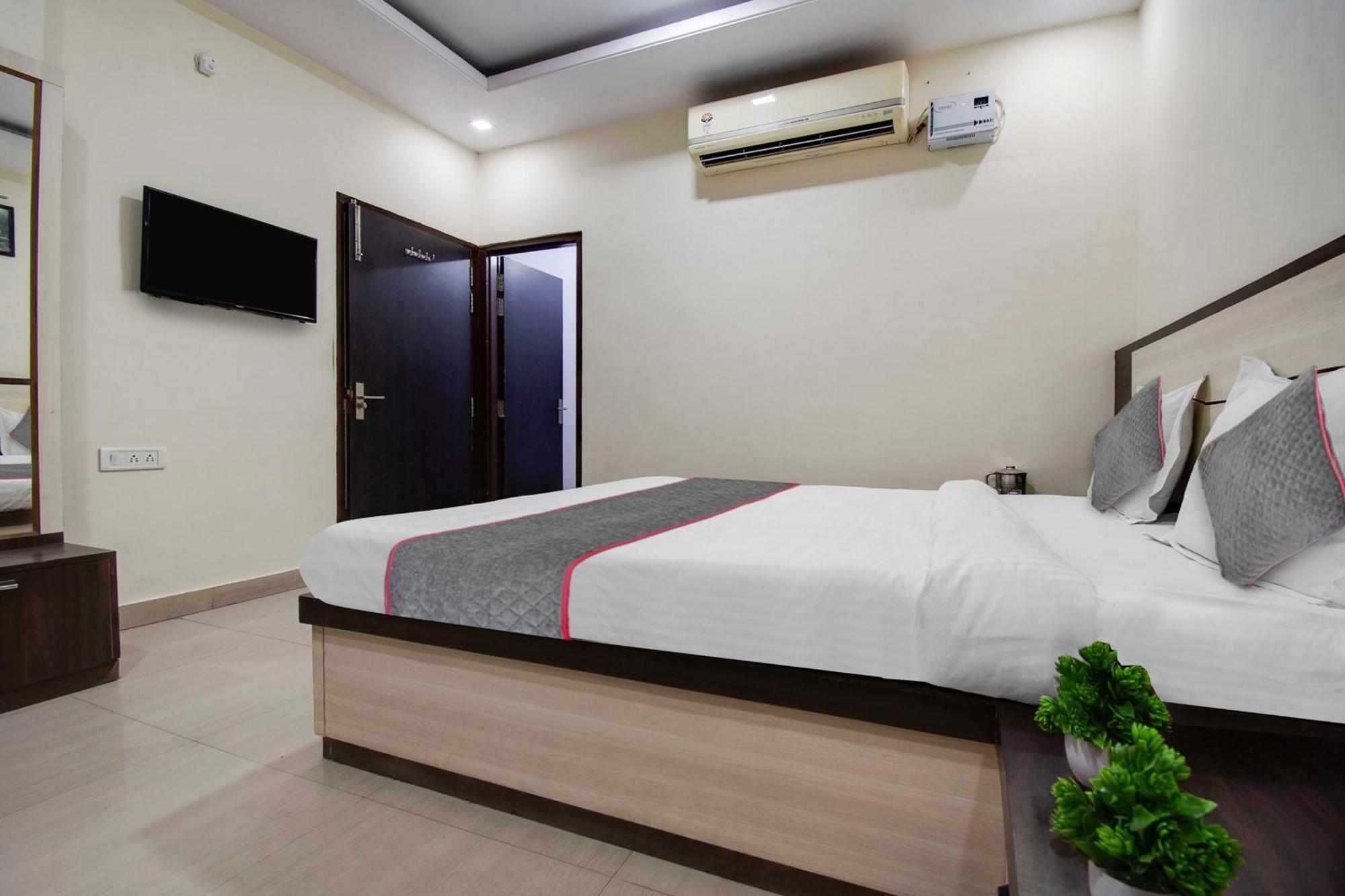 Capital O Pink Peral Hotel Dzsaipur Kültér fotó