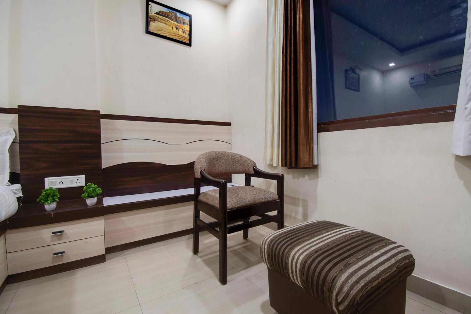 Capital O Pink Peral Hotel Dzsaipur Kültér fotó