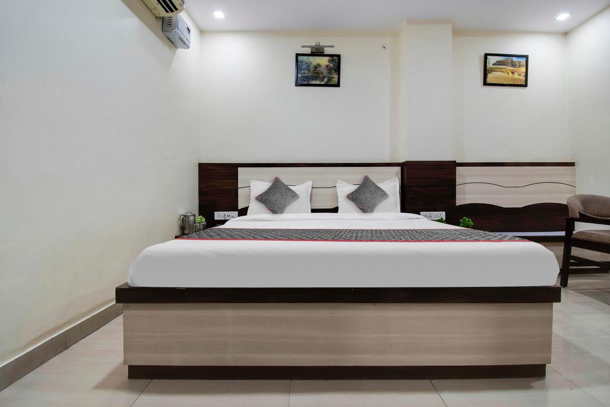 Capital O Pink Peral Hotel Dzsaipur Kültér fotó