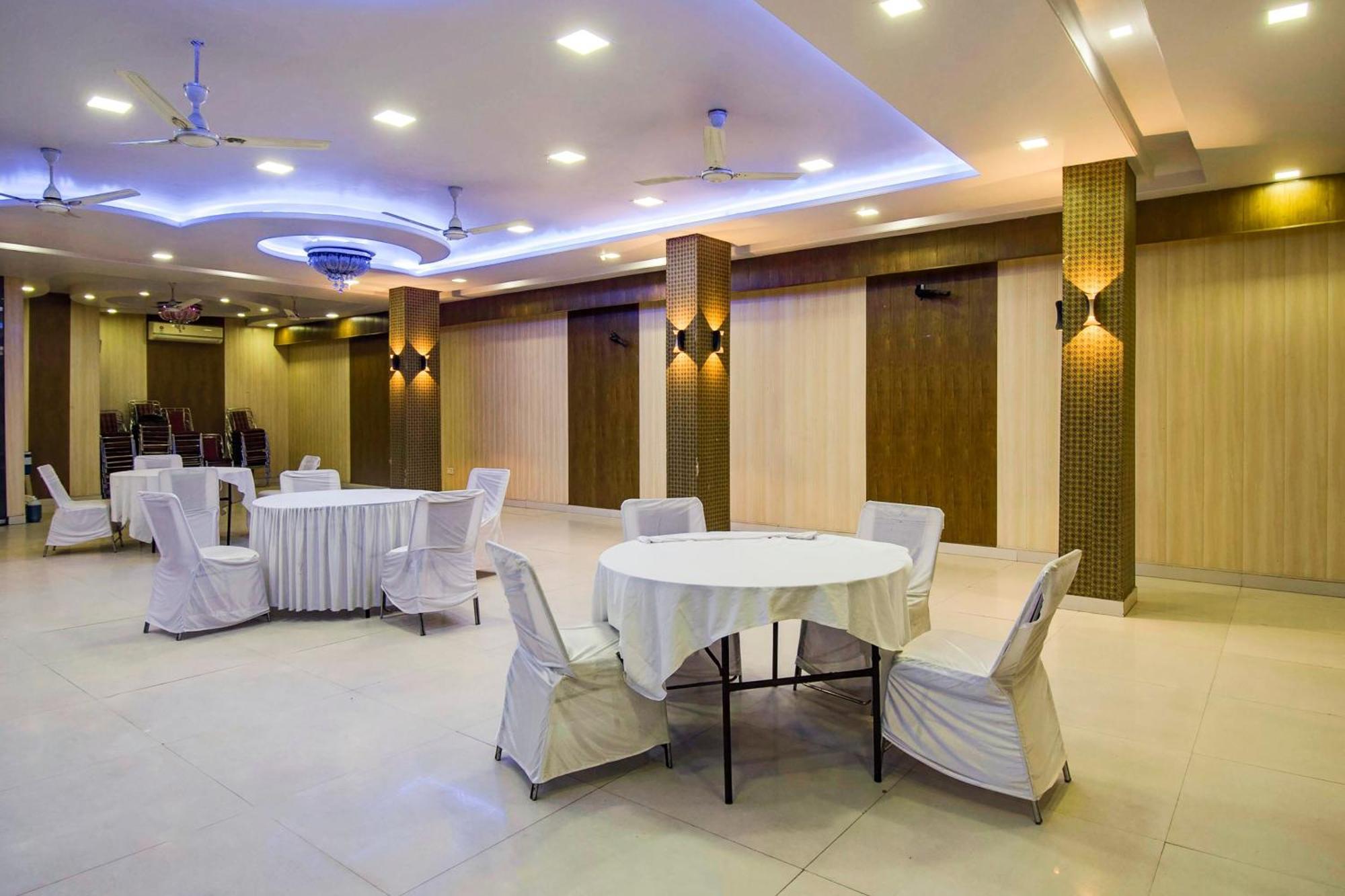 Capital O Pink Peral Hotel Dzsaipur Kültér fotó